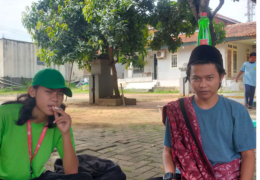 ik selling dibawah pohon